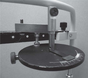 Photograph of the lens tilt apparatus in situ on the Zeiss telecentric keratometer.