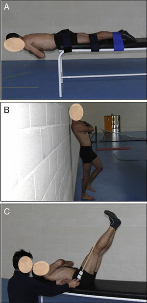 Diferentes test de campo utilizados para la valoración de la core stability. A) Biering-Sorensen test: consiste en mantener el tronco en posición horizontal, contra gravedad, el mayor tiempo posible. B) Three-plane core strength test: consiste en realizar movimientos del tronco en diferentes planos (la imagen de la figura corresponde a la valoración realizada en el plano sagital), desplazando el tronco desde la vertical hasta tocar la pared, mientras se mantiene el equilibrio corporal en apoyo monopodal; el participante debe mantener la pelvis, la columna y la cabeza lo más alineadas posible y evitar oscilaciones del miembro inferior durante el test (un evaluador valora visualmente la ejecución en una escala de 1-4). C) Double-leg lowering test: consiste en mantener la región lumbar apoyada sobre la camilla, con la pelvis en retroversión y la lordosis lumbar aplanada, mientras descienden las piernas con las rodillas extendidas; un evaluador coloca una mano bajo la región lumbar del participante y utiliza un goniómetro para medir el ángulo (entre el muslo y la horizontal) alcanzado por este mientras todavía es capaz de mantener la columna y la pelvis en la posición referida.