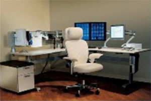 Reporting room. Advanced station with adjustable desk and chair that adapt to the anatomical characteristics of each user reducing musculoskeletal injuries. The presence of three monitors, one to read work lists and other two to view studies is mostly recommended.