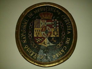 Escudo del Real Colegio de Cirugía de Cádiz.