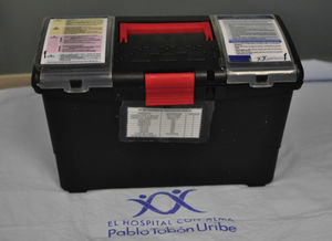 Local anesthetic toxicity kit used at the Pablo Tobón Uribe Hospital. Note portability and inclusion of the technical sheet (f) and protocol on the top for ease of use in an emergency situation.