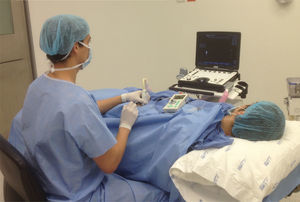 Position for performing femoral nerve block. Patient in supine position with the leg in slight external rotation. The anaesthetist is on the side of the block, with the monitor in front, aligned along the visual axis. Ergonomic position with no inadequate wrist, neck, shoulder or trunk poture. Volar grasp of the transducer with support for the hand. In-plane needle insertion with along-the-visual-axis approach.