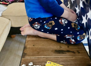 Usual position adopted by the patient: kneeling on a hard surface with the feet flexed under the glutes.