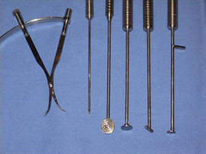 Instrumental diseñado por nuestra institución para la realización del implante de condrocitos autólogos en membrana artroscópico.