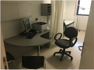 “P-shaped” desk in outpatient clinics to facilitate «proximity» with the patient (rounded part) while allowing a section for the computer, keyboard and printer.