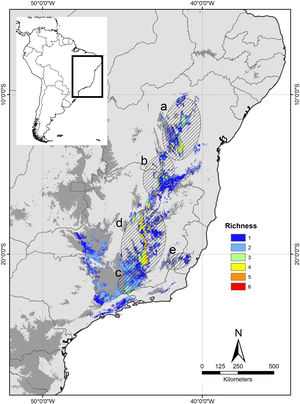 Predicted species richness of endemic birds of eastern Brazilian mountaintops (highest species richness in red, single species in blue), based on models with climatic variables as predictors; hatched areas indicate five groups of highlands relevant for endemism: (a) north-central part of the state of Bahia with a species richness hotspot in the Chapada Diamantina; (b) mountains in northern Minas Gerais and southern Bahia; (c) northern Serra da Mantiqueira; (d) the largest block extending from the central-south portion of the Espinhaço Range; and (e) a group of small, isolated areas in western Espírito Santo, particularly in Serra do Caparaó.
